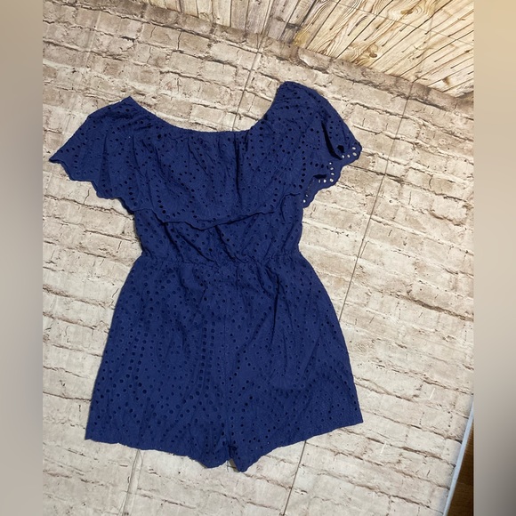 NWT pretty garden navy off shoulder embroidery romper size L. - Picture 4 of 13